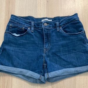 Levi Mid Length Shorts Size 31